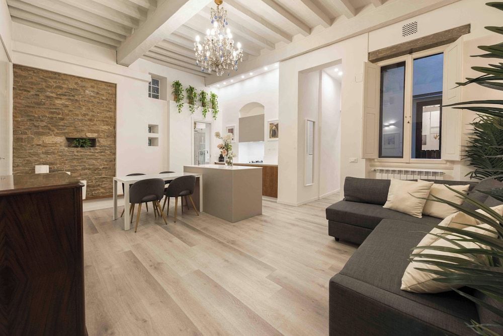 Deluxe Pitti Suites by MMega 1