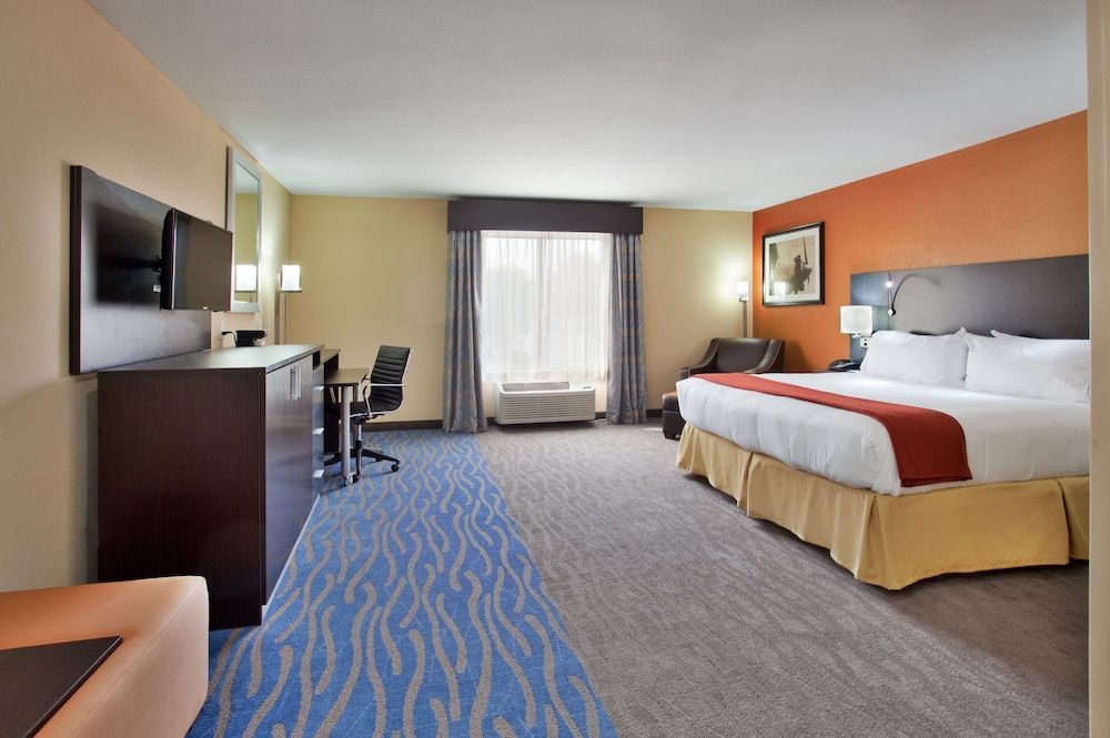 Holiday Inn Express & Suites ST LOUIS AIRPORT by IHG 2