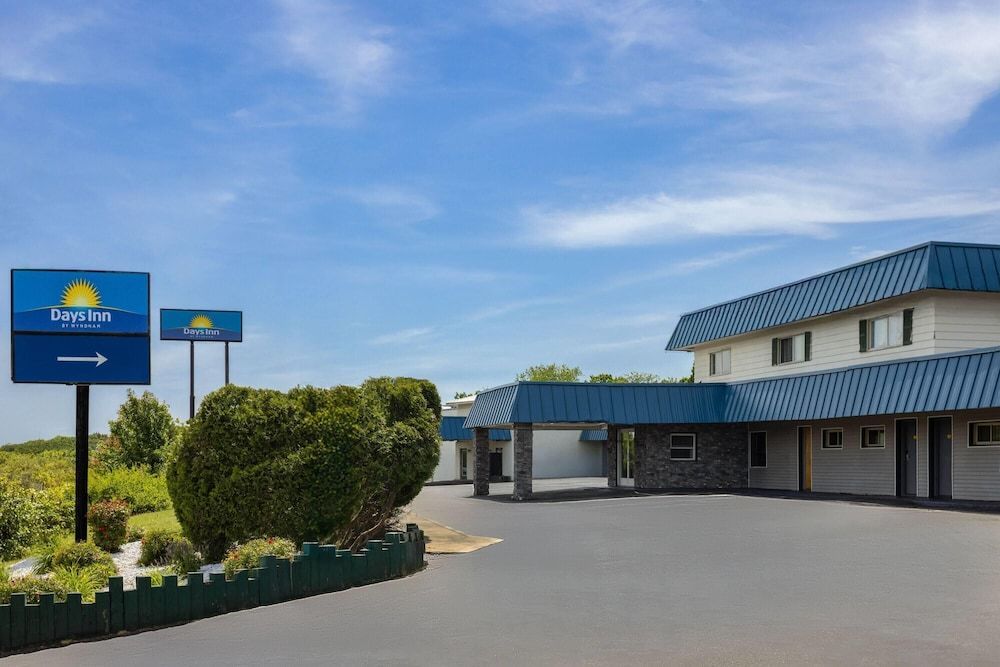 Days Inn by Wyndham Moosic 1