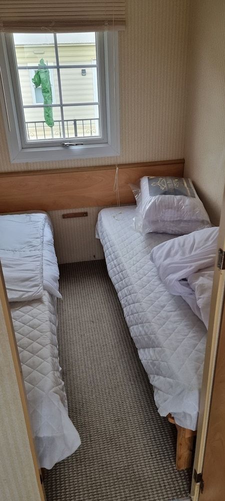 8 Berth Caravan Direct Beach Access 2