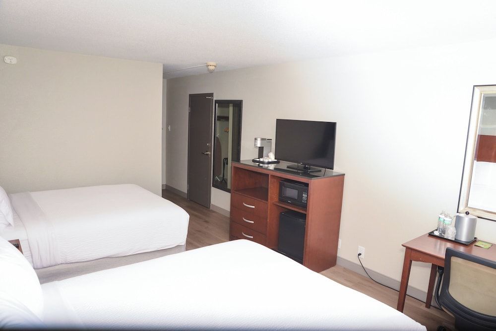 Holiday Inn BLMGTN ARPT SOUTH - MALL AREA by IHG 2
