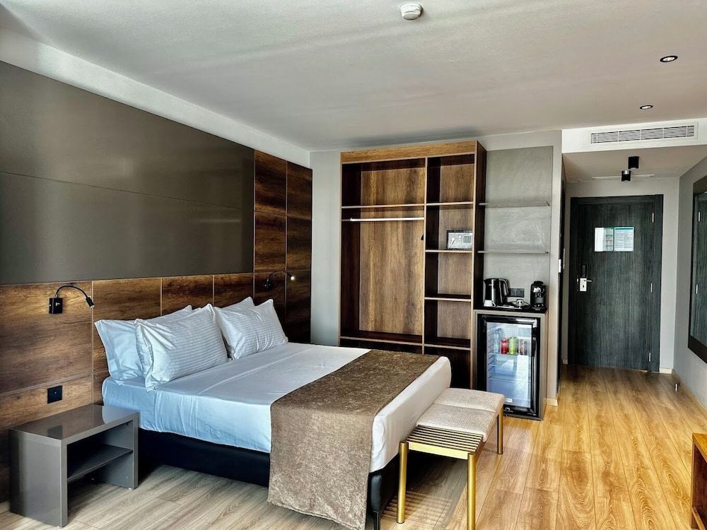 ONYX By Luna Hotel 1