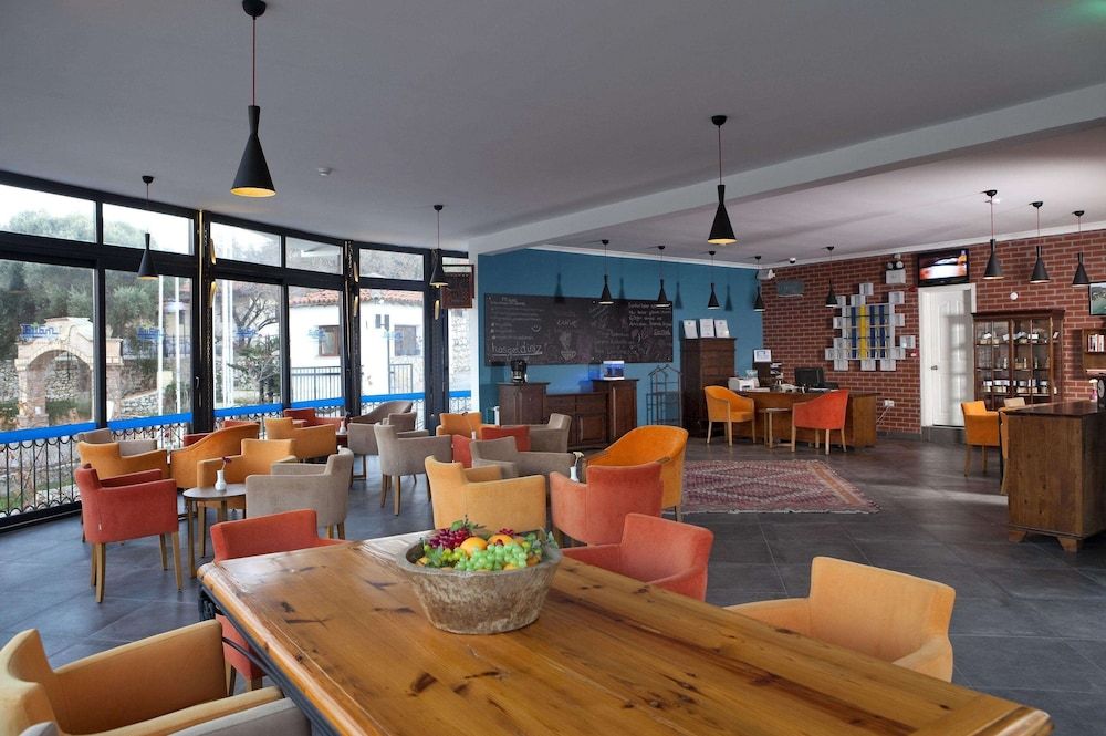 Maya Bistro Hotel & Beach 2