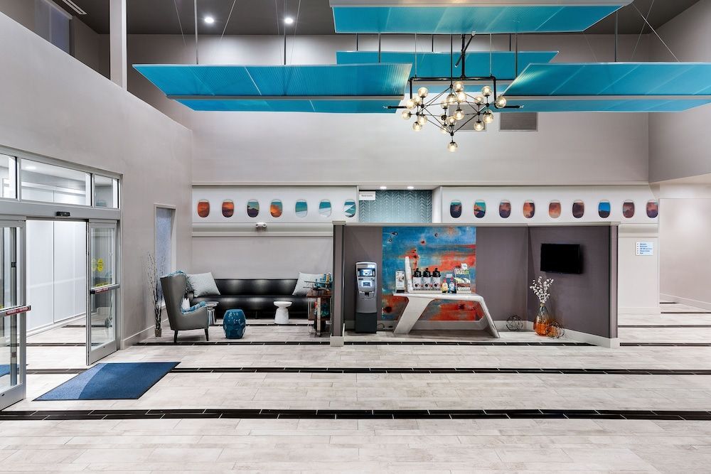 Holiday Inn Express & Suites CHARLOTTE AIRPORT by IHG 2