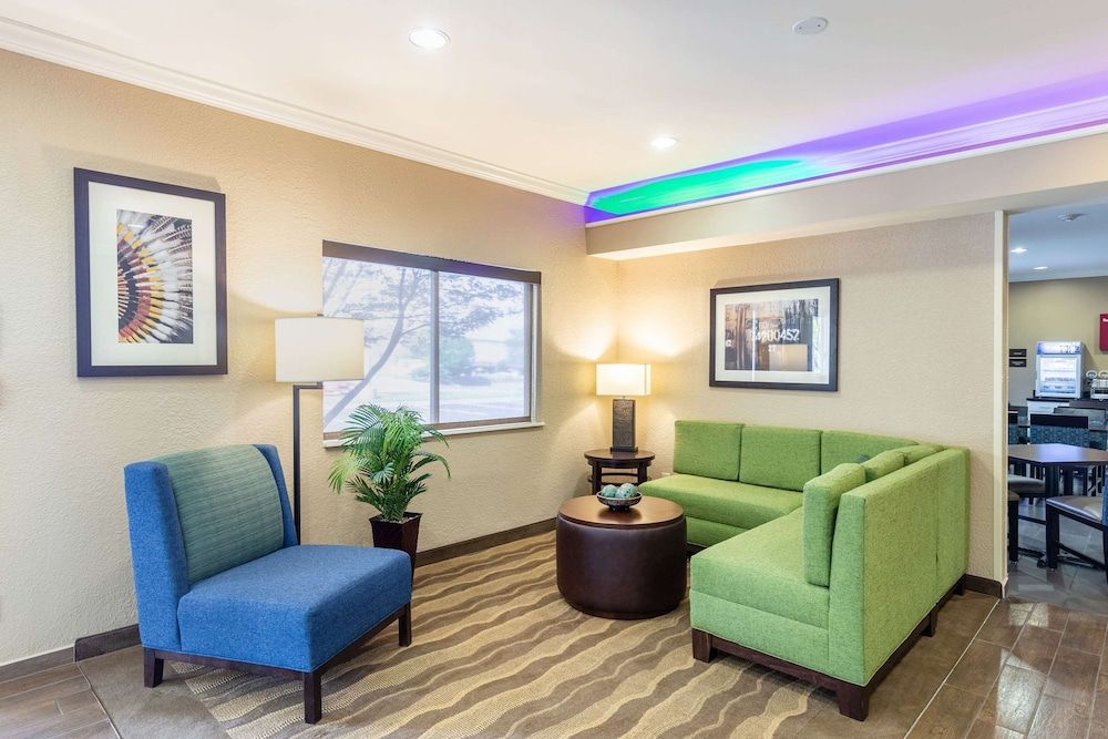 Comfort Inn South Tulsa - Woodland Hills 2