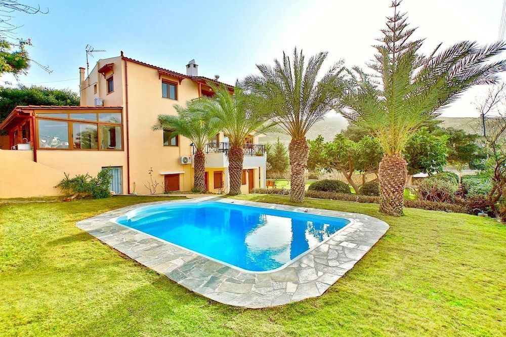 Villa Karteros with private pool 2