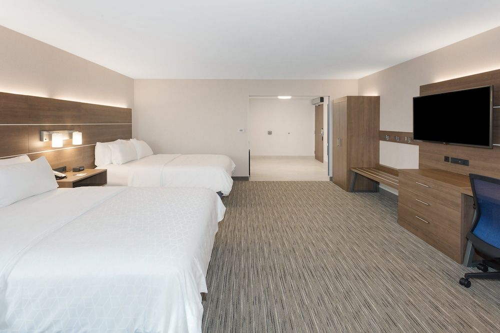 Holiday Inn Express & Suites OTTAWA AIRPORT by IHG 1