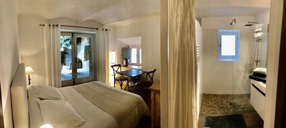 La Maison des Vendangeurs - TABLE D'HÔTES le soir du jeudi au dimanche- Jacuzzi - Balnéo SPA - ACCES PISCINE pour toutes les chambres sauf STUDIO COQUET- Piscine de mai à mi-octobre 2