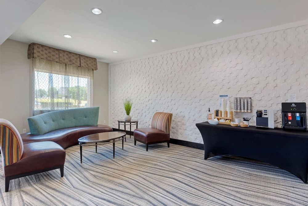 Best Western Plus Arlington North Hotel & Suites 2