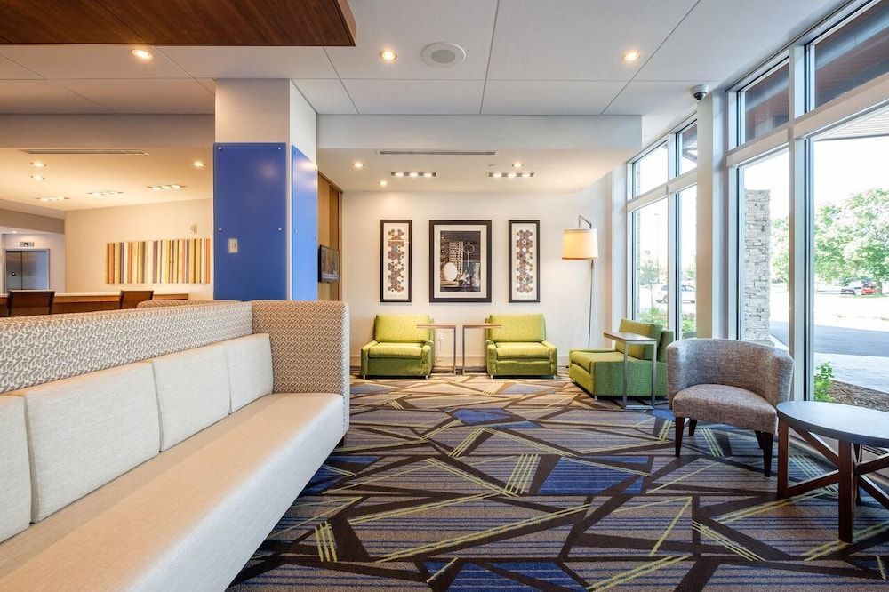 Holiday Inn Express & Suites Eagan - Minneapolis Area by IHG 2