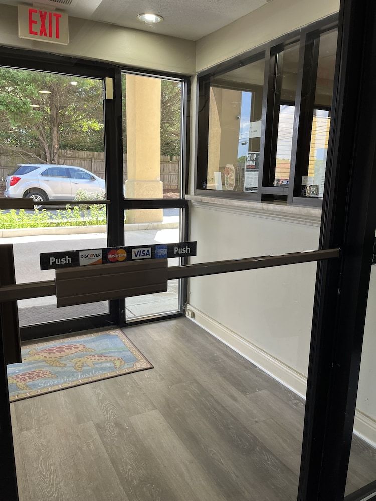 Royal Inn & Suite 2