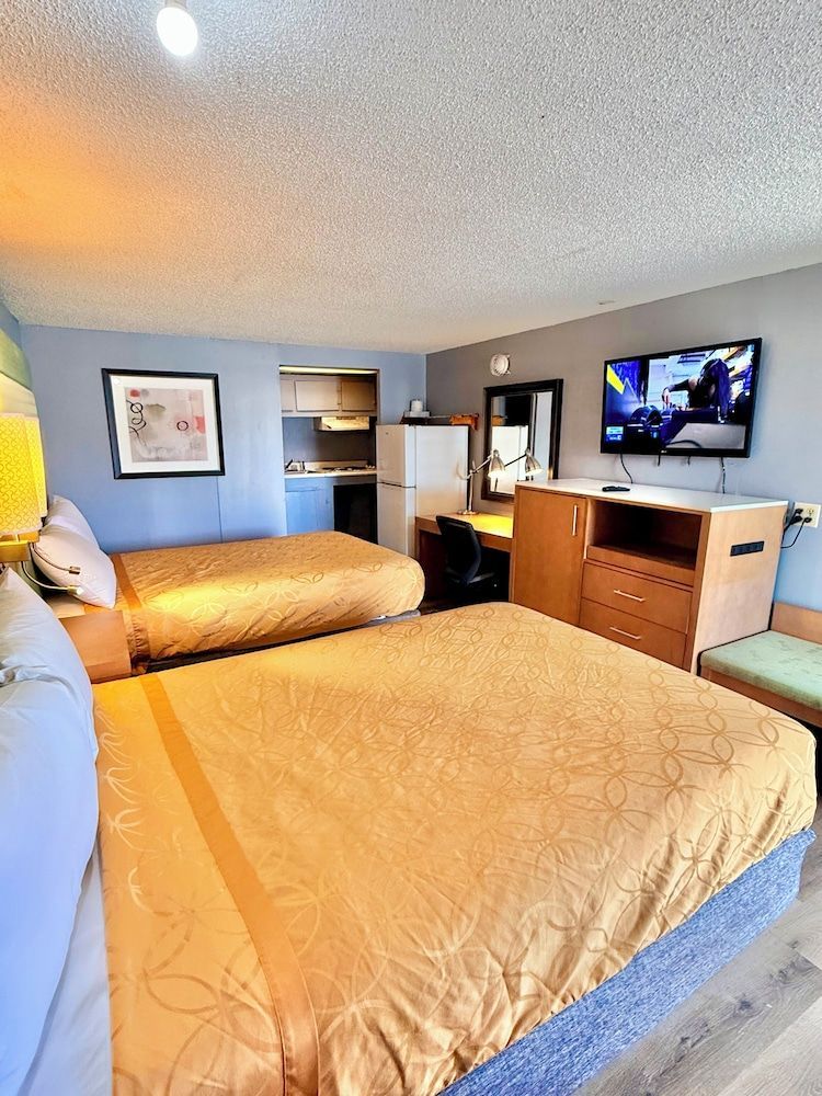 Rodeway Inn Findlay University Area 1