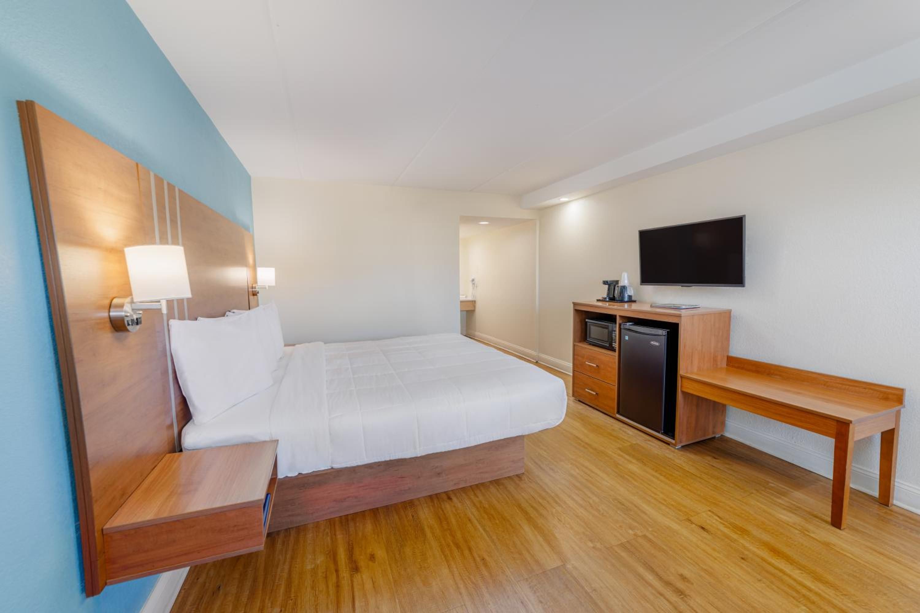 Dunes Inn & Suites - Tybee Island 1