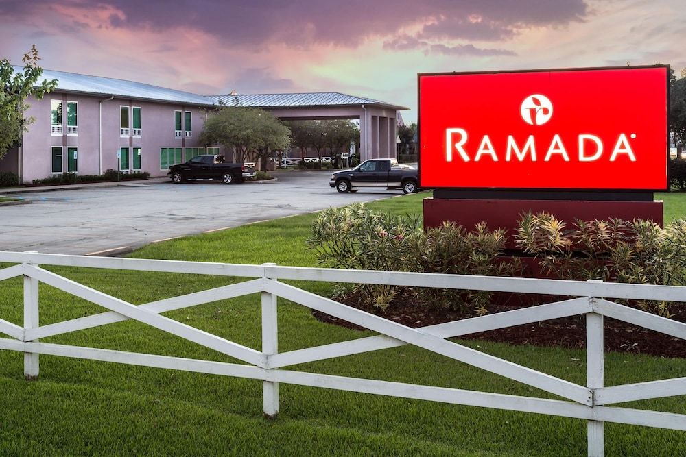 Ramada by Wyndham Luling 1