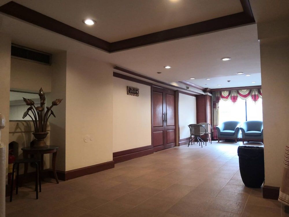 Sunday Ayothaya Hotel 2
