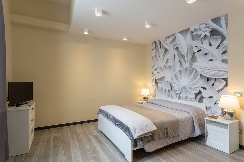 Carla's Rooms with Private Bathroom & Shared Kitchen 1