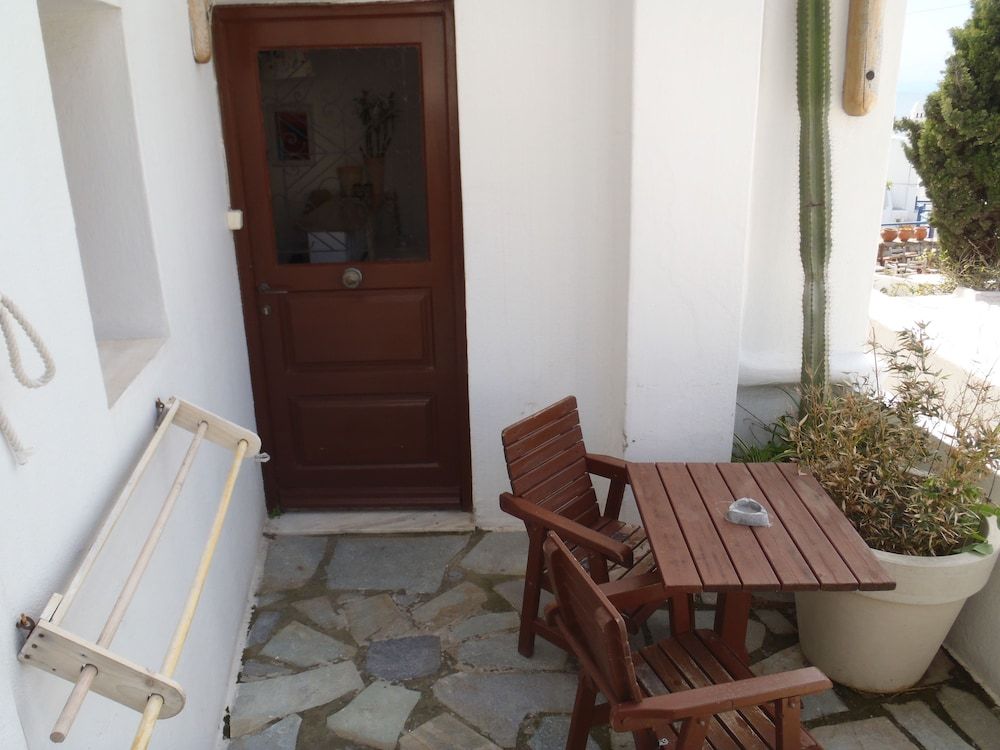 Studios and Suites Rania 2