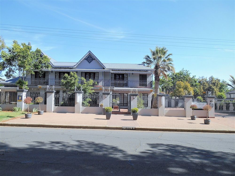 Oakwood Lodge 1