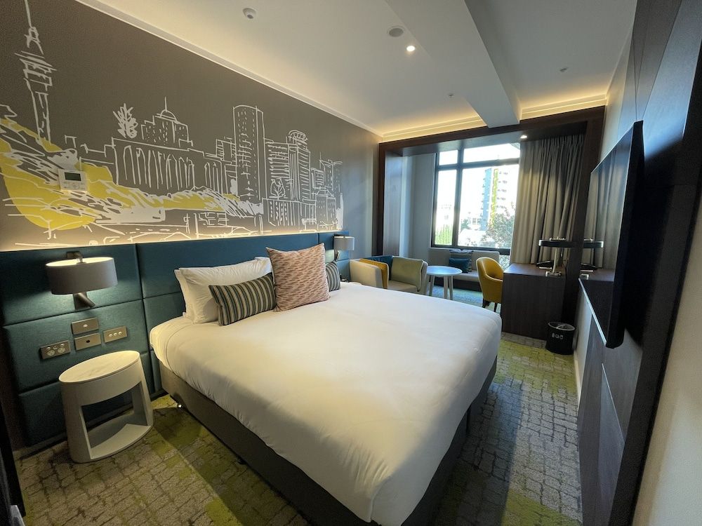 Mercure Auckland Queen Street 2