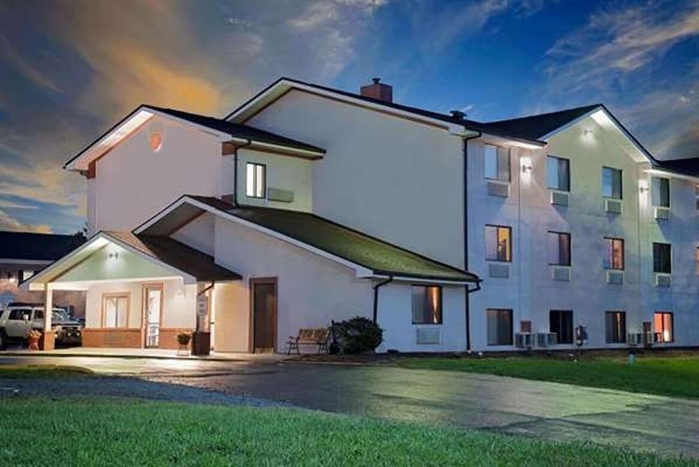 Hillside Inn & Suite 1