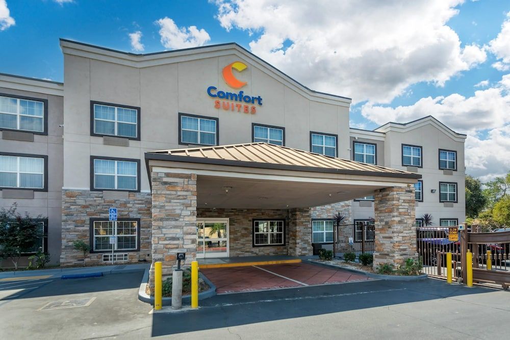Comfort Suites Downtown Sacramento 1