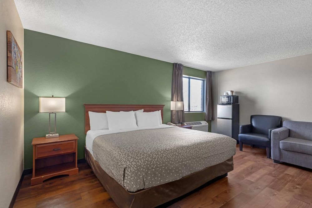 Econo Lodge Longmont East 1