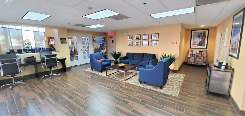 Comfort Inn & Suites Near Universal - N Hollywood - Burbank 2