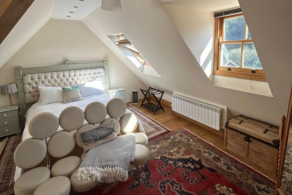 1 Bed Suite - Sleeps 2, Patio, Parking & Wifi 1