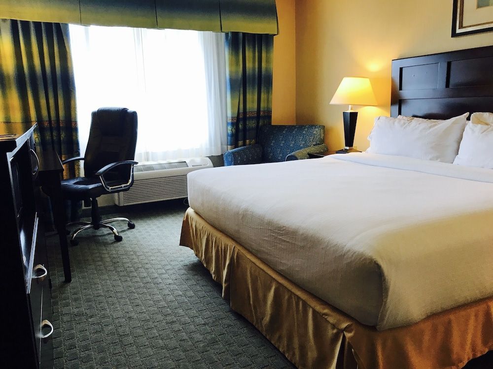 Holiday Inn Express FORT BRAGG by IHG 2