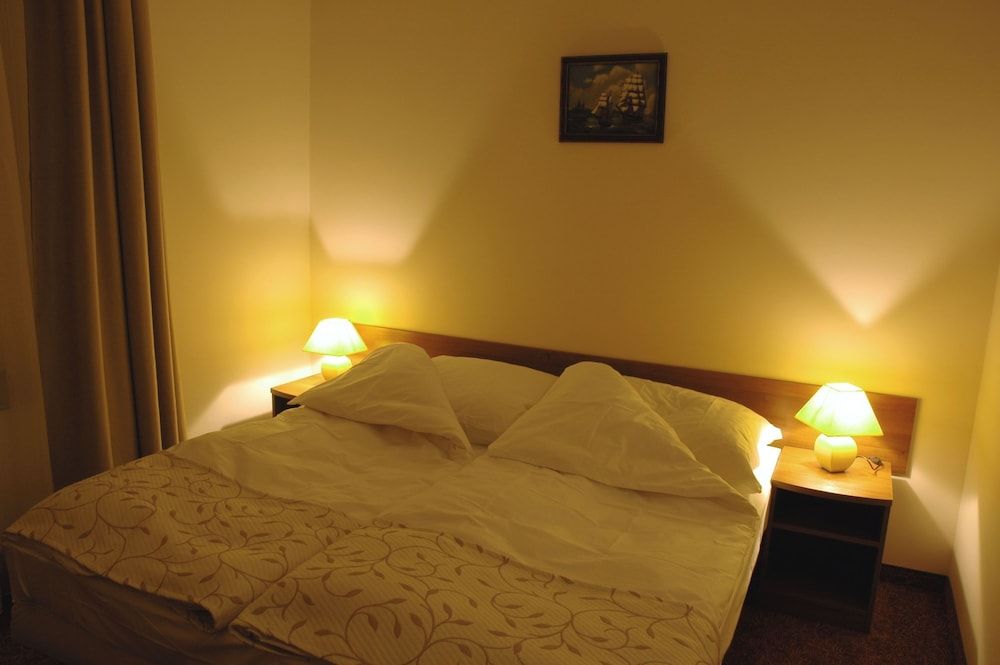 Grot Hotel 1