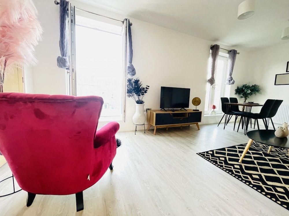 Quartz Apartment in Cambridge 1