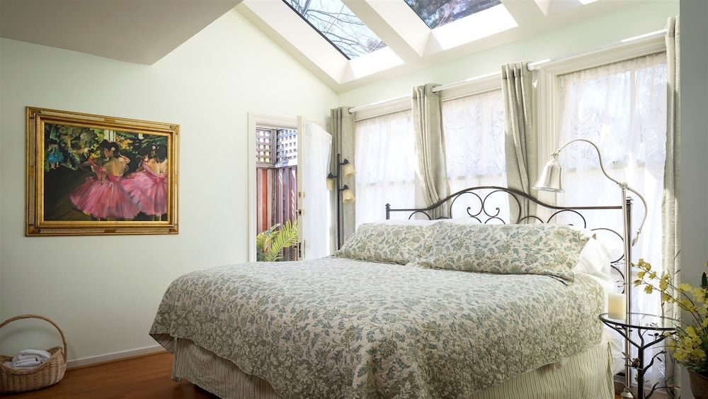 Cabernet House, an Old World Inn 1