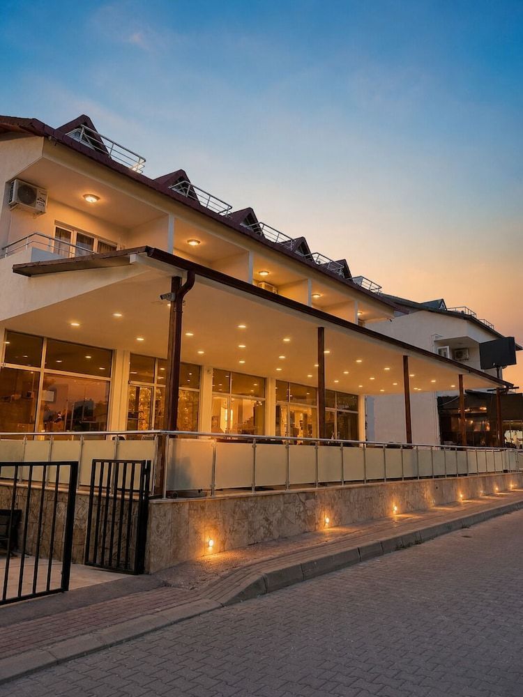 The Selection Otel 1