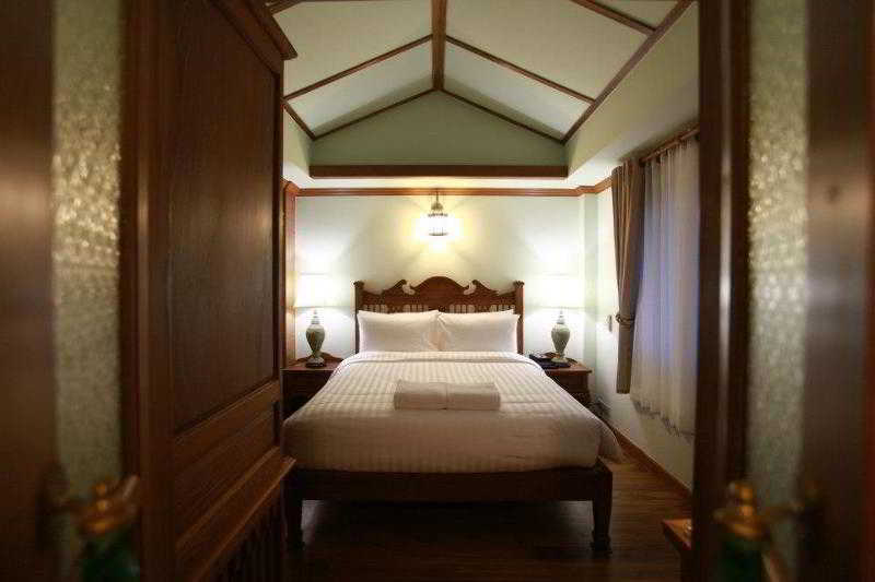 Rich Lanna House 1