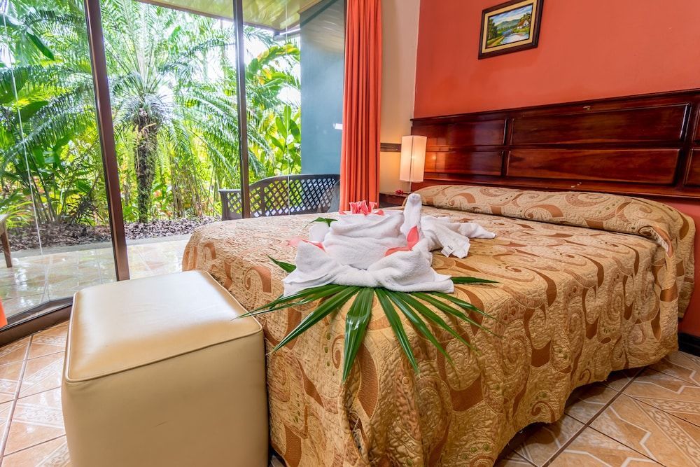 Ara Ambigua Lodge 1