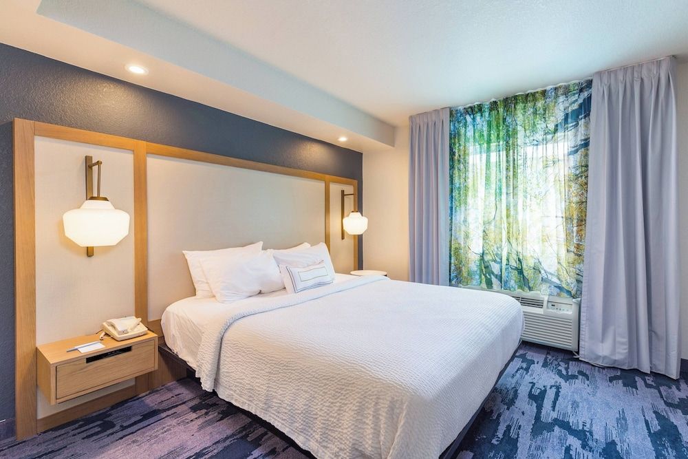 Fairfield Inn and Suites by Marriott Tampa North 1