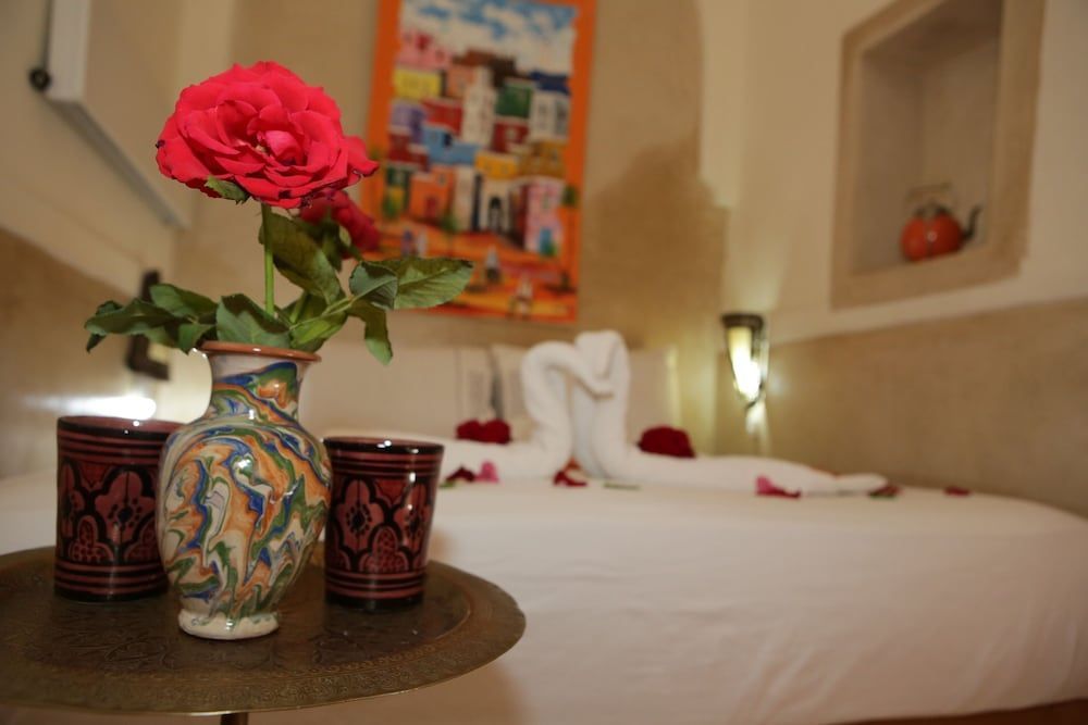 Riad white flowers 2