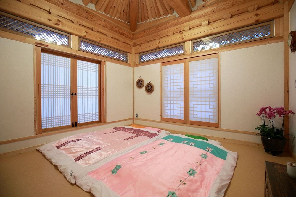 Wiyeonjae Hanok Stay 2