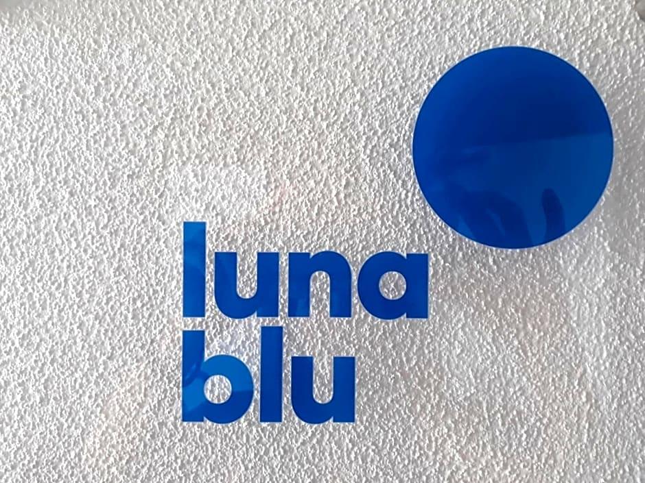 Luna Blu 1
