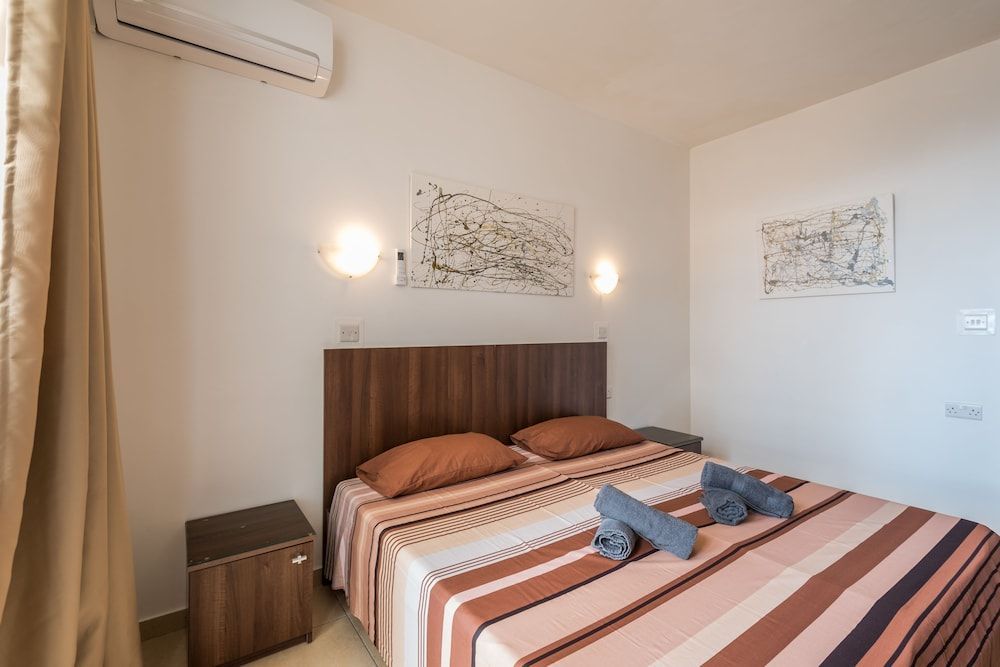 Seashells 2 bedroom Apartment with sunny terrace with stunning panoramic sea views by Getaways Malta 2
