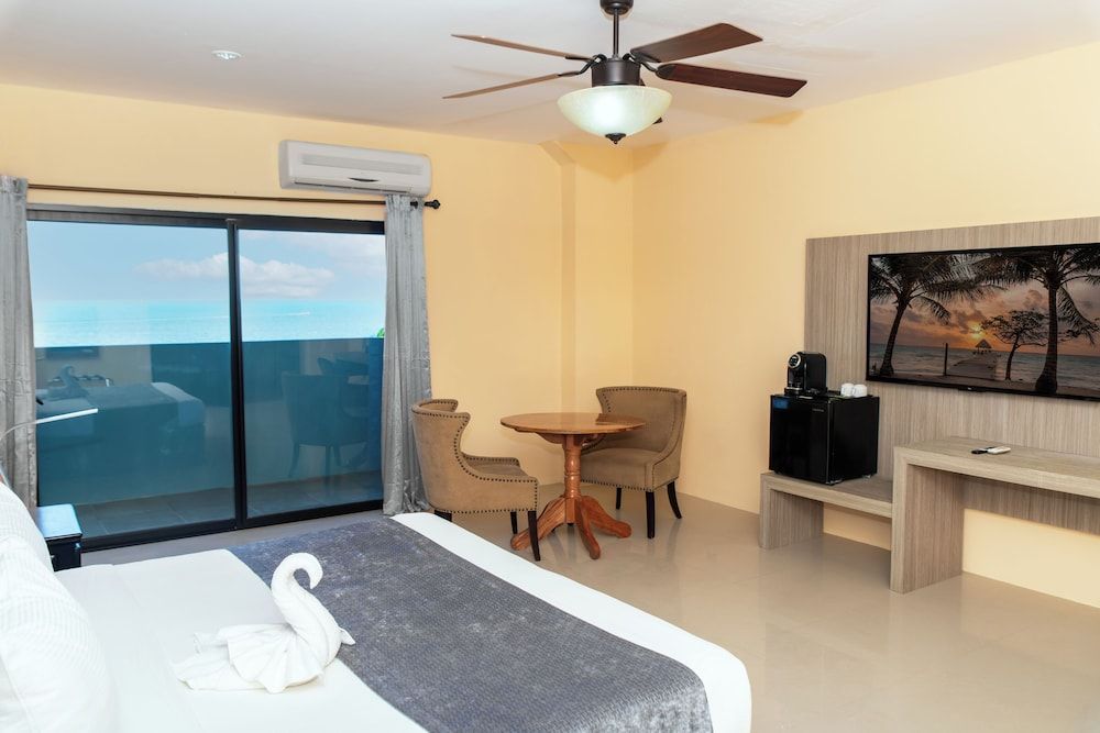 Pickwick Park View Hotel 2