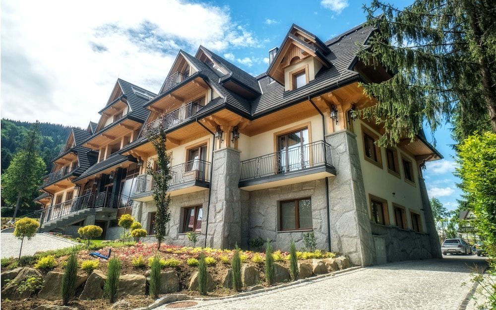 Gold Hotel 1