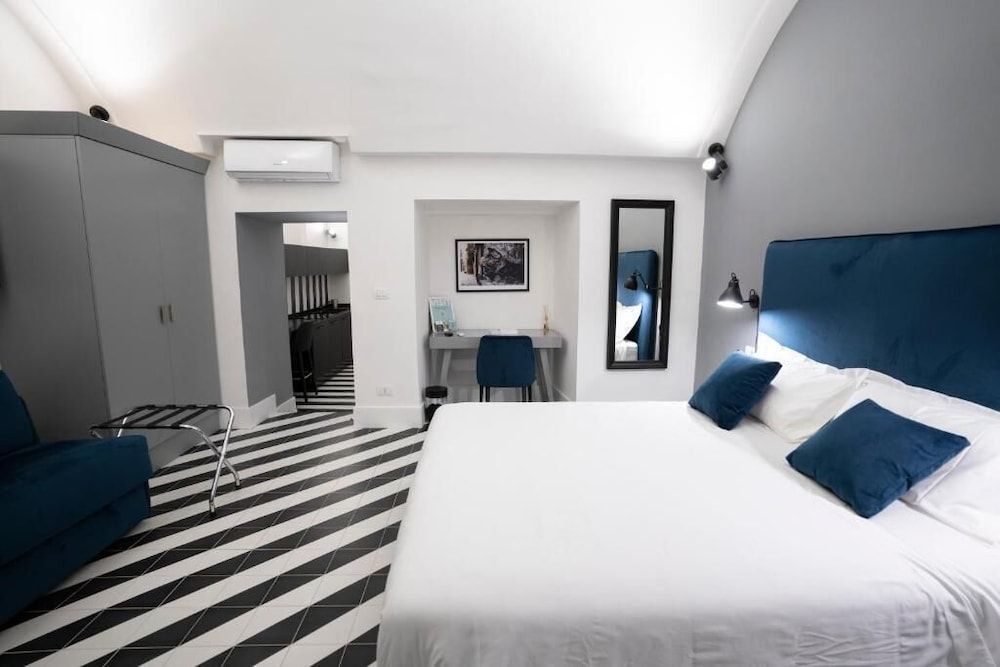 Suite Pulcinella- LP Suite in Naples Hystorical Center 2