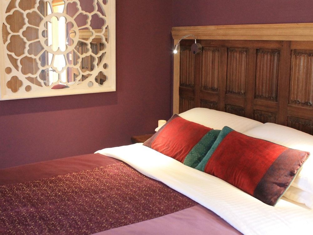The Lodge at Hemingford Grey House 1