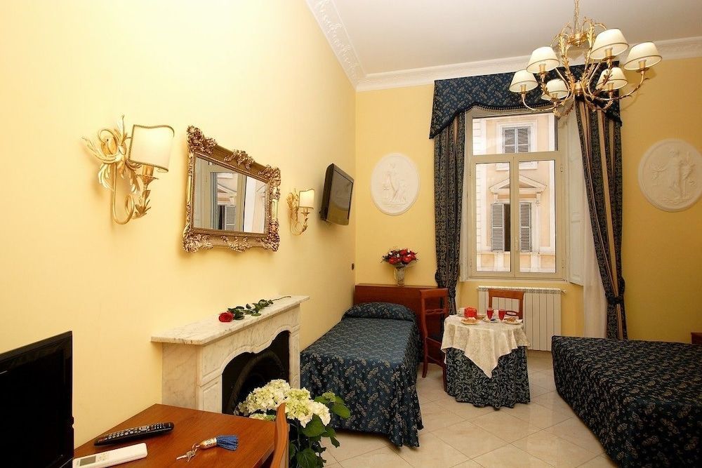 Caroline Suite 2