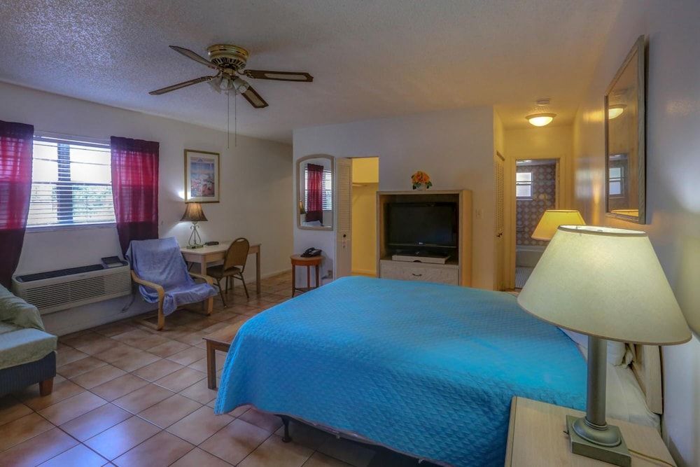Richard's Motel Studios 2