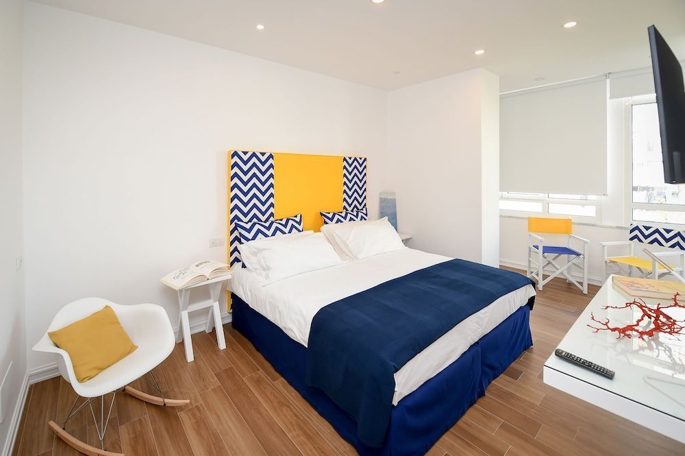 Casa Pantone 1