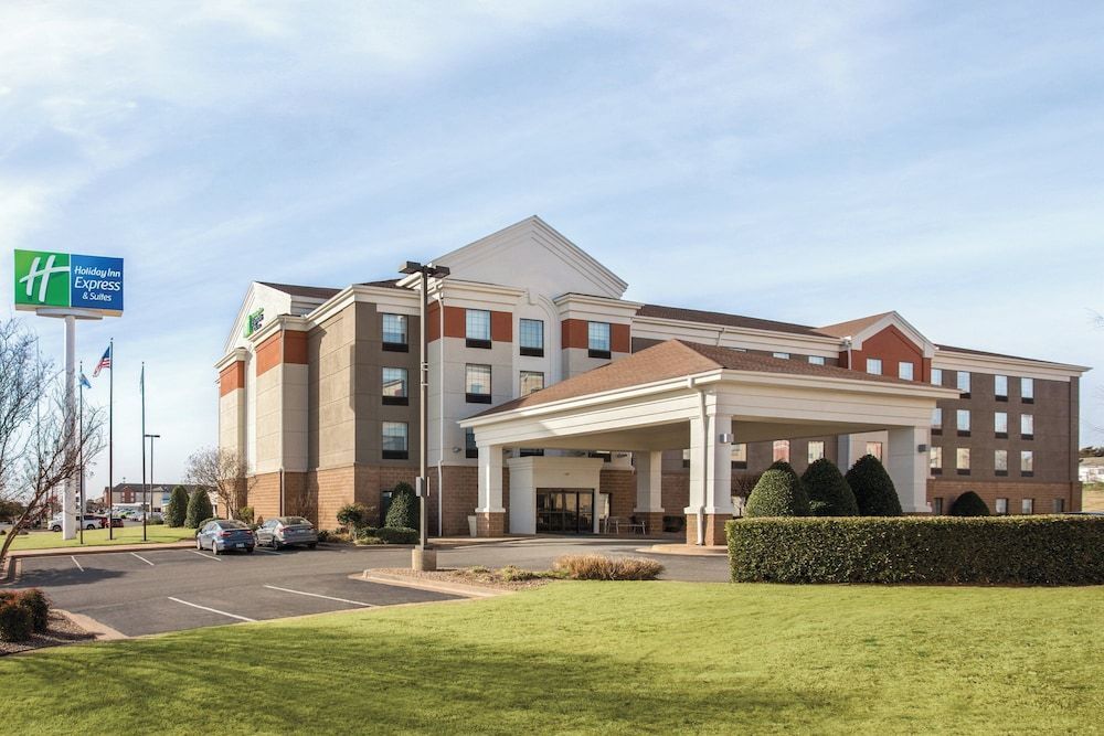 Holiday Inn Express & Suites LAWTON-FORT SILL by IHG 1