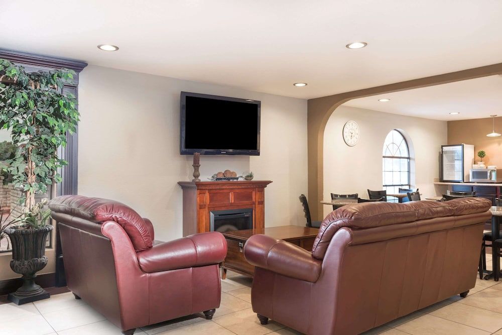 Days Inn by Wyndham New Braunfels 2