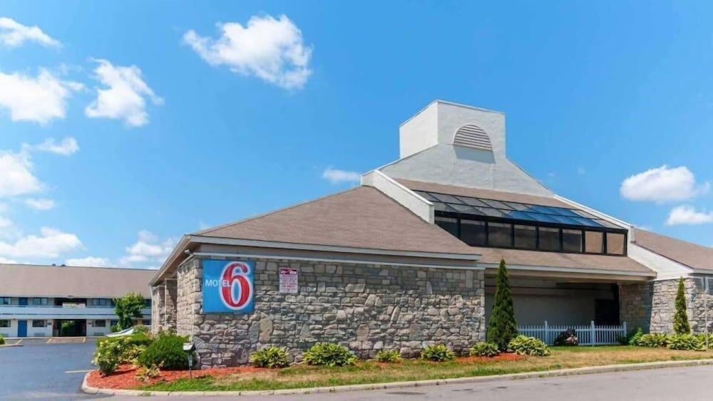 Studio 6 Southgate MI Detroit 1